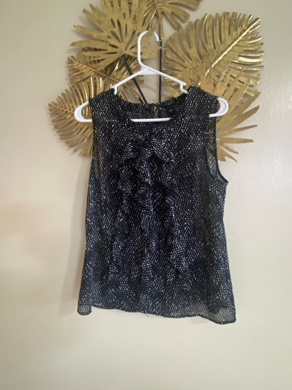 Ann Taylor Black Sleeveless Ruffle Front Camisole with White Speckle